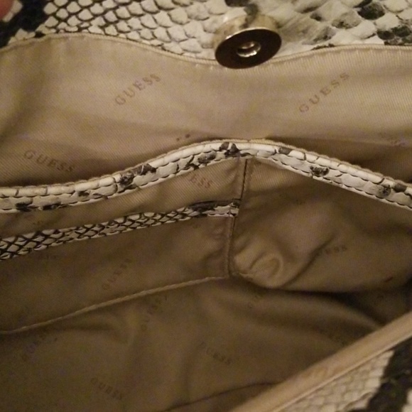 GUESS handbag - Picture 6 of 8